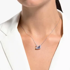 Collana Swan